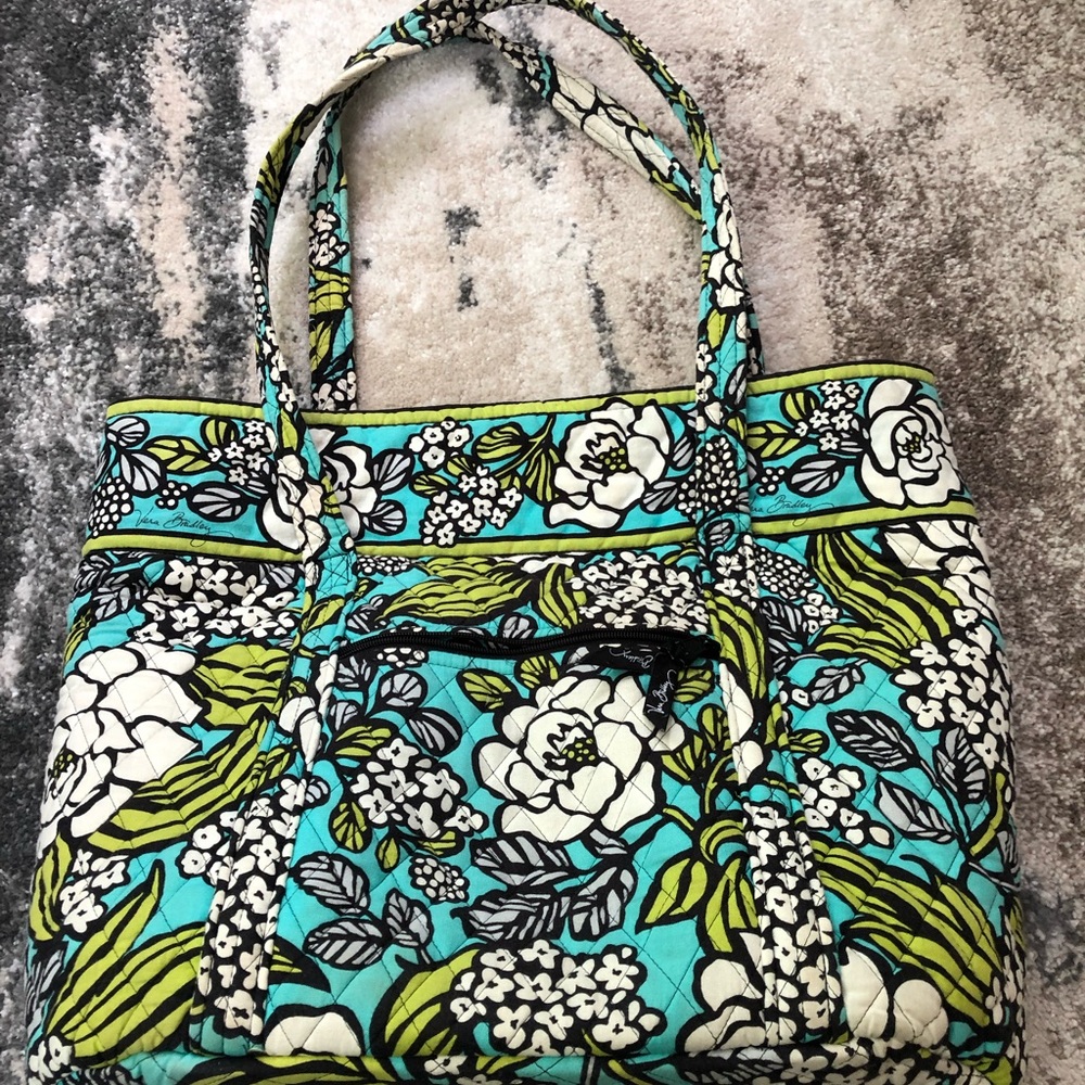 Vera Bradley tote in retired Island Bloom pattern
